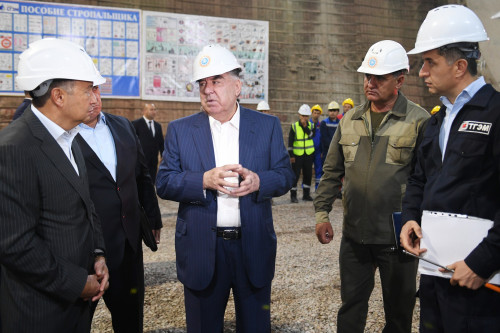 Президент ознакомился с ходом работ на Рогунской ГЭС